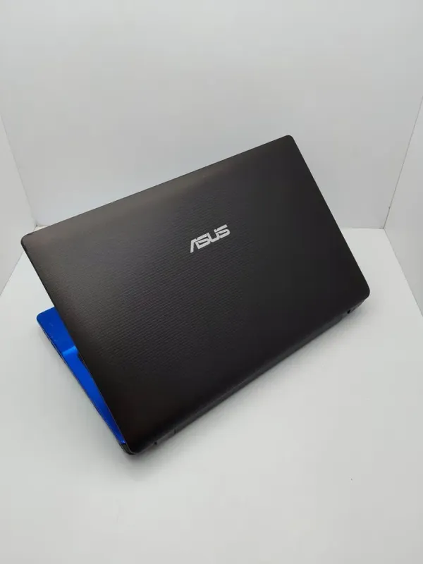 Ноутбук Asus K53 / 15.6" (1366x768) TN / Intel Core i3-2310M (2 (4) ядра по 2.1 GHz) / 6 GB DDR3 / 320 GB HDD / nVidia GeForce GT 520M, 1 GB DDR3, 64-bit / WebCam б/в - зображення 7