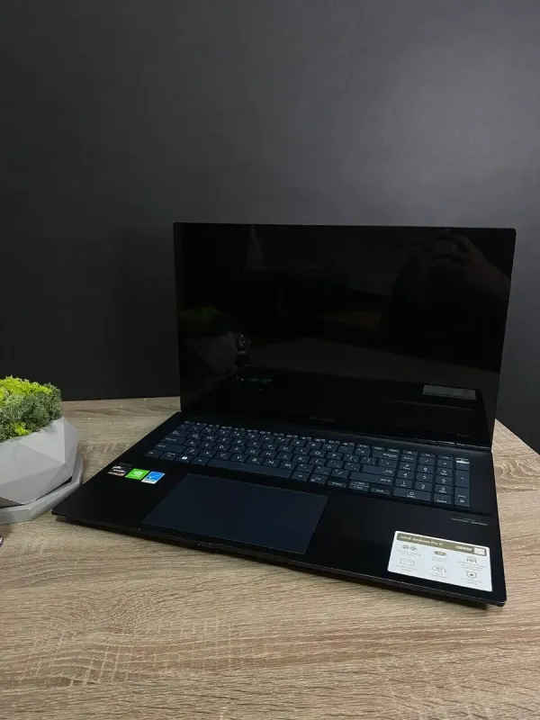 Ігровий ноутбук Б-клас Asus Zenbook Pro 17 / 17.3" (2560x1440) IPS / AMD Ryzen 7 6800H (8 (16) ядер по 3.2 - 4.7 GHz) / 16 GB DDR4 / 1000 GB SSD M.2 / nVidia GeForce RTX 3050, 4 GB GDDR6, 128-bit / WebCam б/в - зображення 2