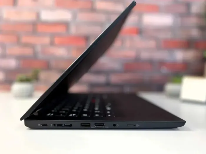 Ультрабук Lenovo ThinkPad T14 Gen 1 / 14" (1920x1080) IPS / Intel Core i5-10310U (4 (8) ядра по 1.7 - 4.4 GHz) / 16 GB DDR4 / 256 GB SSD M.2 / Intel UHD Graphics / WebCam б/в - зображення 4