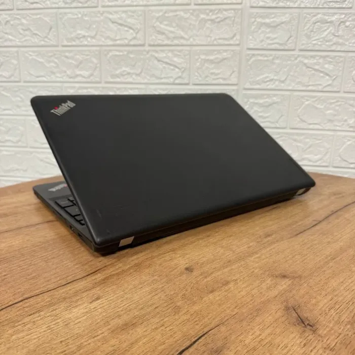 Ноутбук Б-клас Lenovo ThinkPad E560 / 15.6" (1366x768) TN / Intel Core i5-6200U (2 (4) ядра по 2.3 - 2.8 GHz) / 4 GB DDR3 / 128 GB SSD / Intel HD Graphics 520 / WebCam б/в - зображення 6