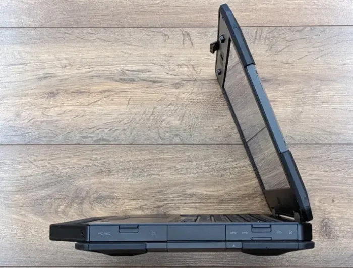 Захищений ноутбук Dell Latitude 5414 Rugged / 14" (1366x768) TN / Intel Core i5-6300U (2 (4) ядра по 2.4 - 3.0 GHz) / 8 GB DDR4 / 256 GB SSD / Intel HD Graphics 520 / WebCam б/в - зображення 8