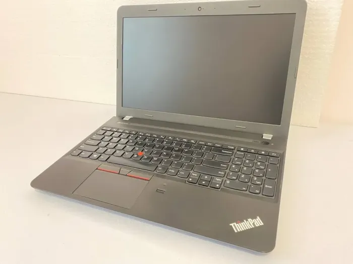 Ноутбук Lenovo ThinkPad E550 / 15.6" (1366x768) TN / Intel Core i5-5200U (2 (4) ядра по 2.2 - 2.7 GHz) / 8 GB DDR3 / 240 GB SSD / Intel HD Graphics 5500 / WebCam б/в - зображення 3