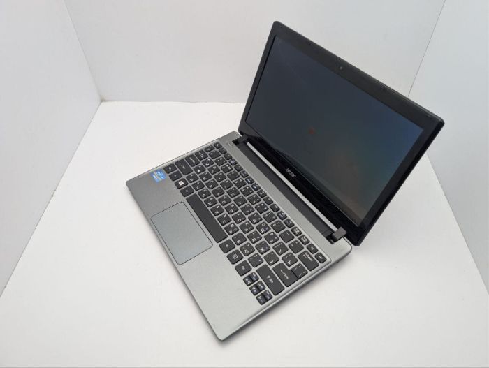 Нетбук Acer Aspire V5-171 / 11.6" (1366x768) TN / Intel Core i3-2377M (2 (4) ядра по 1.5 GHz) / 6 GB DDR3 / 500 GB HDD / Intel GD Graphics / WebCam б/в - зображення 7
