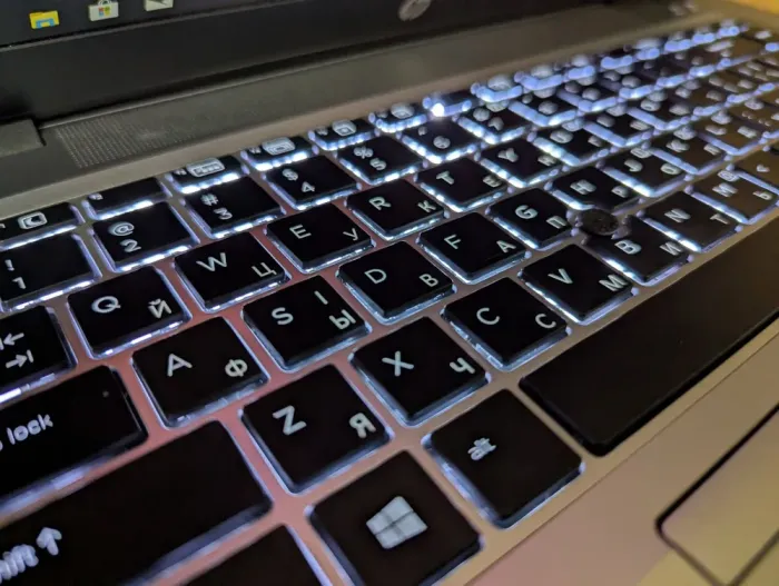 Ультрабук HP EliteBook 840 G3 / 14" (2560x1440) IPS / Intel Core i7-6500U (2 (4) ядра по 2.5 - 3.1 GHz) / 8 GB DDR4 / 240 GB SSD / Intel HD Graphics 520 / Fingerprint / WebCam / Windows 10 б/в - зображення 6