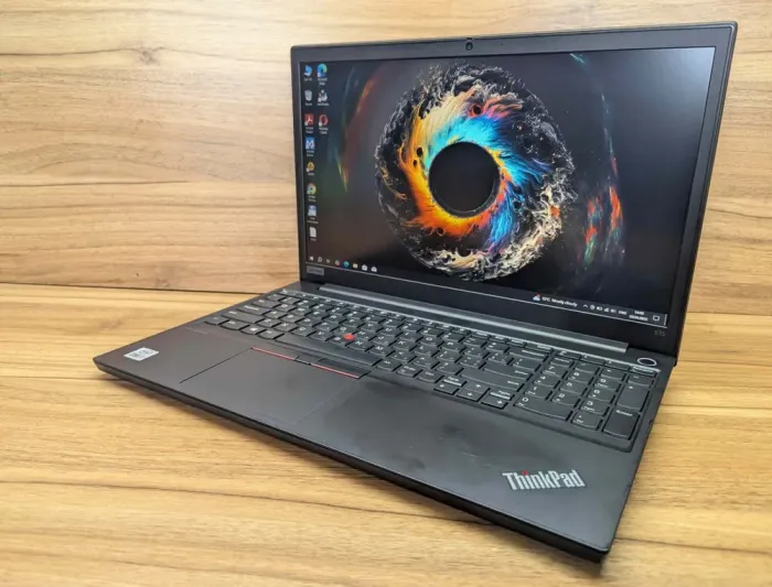 Ноутбук Lenovo ThinkPad E15 / 15.6" (1920x1080) IPS / Intel Core i7-10510U (4 (8) ядра по 1.8 - 4.9 GHz) / 16 GB DDR4 / 512 GB SSD / Intel UHD Graphics / WebCam / Windows 10 б/в - зображення 5