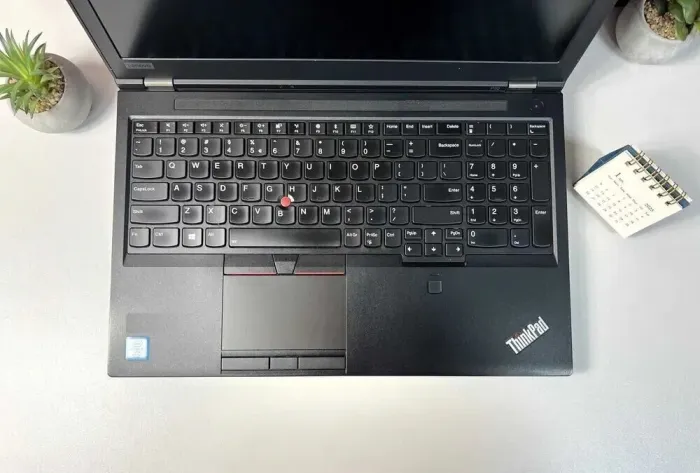 Мобільна робоча станція Lenovo ThinkPad P52 / 15.6" (1920x1080) IPS / Intel Core i7-8850H (6 (12) ядер по 2.6 - 4.3 GHz) / 32 GB DDR4 / 512 GB SSD / nVidia Quadro P2000, 4 GB GDDR5, 128-bit / WebCam б/в - зображення 3