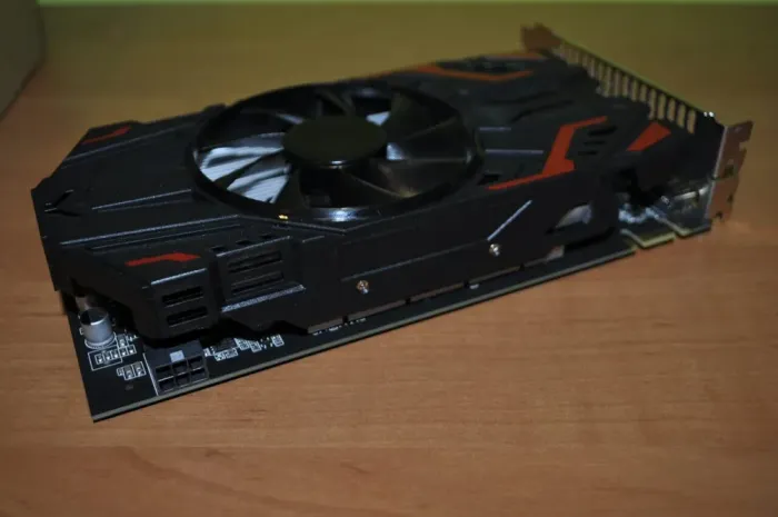 Дискретна відеокарта nVidia GeForce GTX 550 Ti, 4 GB GDDR5, 128-bit / VGA, DVI, HDMI - зображення 4