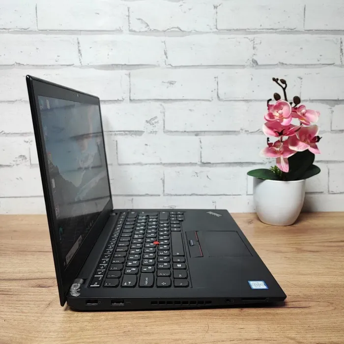 Ультрабук Б-клас Lenovo ThinkPad T470s / 14" (1920x1080) TN / Intel Core i5-7300U (2 (4) ядра по 2.6 - 3.5 GHz) / 24 GB DDR4 / 256 GB SSD / Intel HD Graphics 620 / WebCam б/в - зображення 2