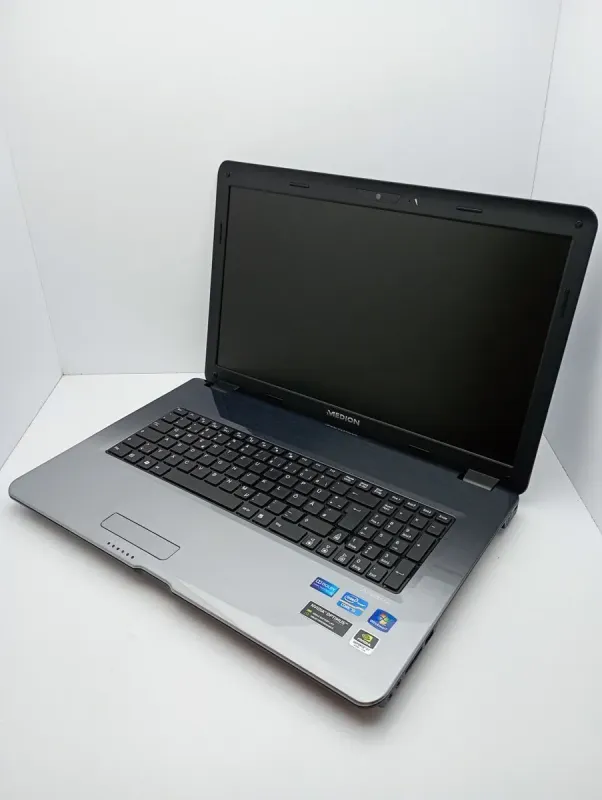 Ноутбук Medion Akoya P7624 / 17.3" (1600x900) TN / Intel Core i5-2450M (2 (4) ядра по 2.5 - 3.1 GHz) / 8 GB DDR3 / 64 GB SSD + 320 GB HDD / nVidia GeForce GT 630M, 1 GB DDR3, 128-bit / WebCam б/в - зображення 4
