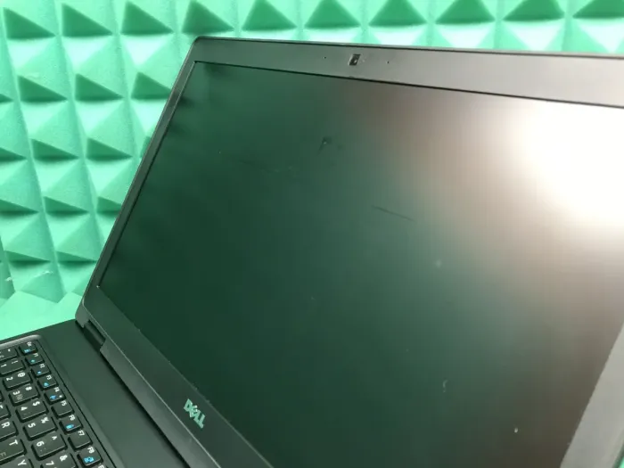 Робоча станція Б-клас Dell Precision 3520 / 15.6" PS / Intel Core i7-7820HQ (4(8) ядра по 2.9-3.9GHz) / 16GB DDR4 / 256GB SSD / Quadro M620, 2GB GDDR5, 128-bit / WebCam / HDMI / Win 10 б/в - зображення 10