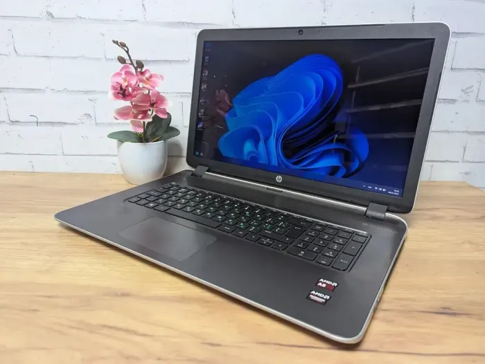 Ноутбук HP Pavilion ProtectSmart / 17.3" (1600x900) TN / AMD A8-6410 (4 ядра по 2.0 - 2.4 GHz) / 8 GB DDR3 / 256 GB SSD / AMD Radeon R7 M260, 2 GB GDDR3, 64-bit / WebCam / DVD-ROM б/в - зображення 4