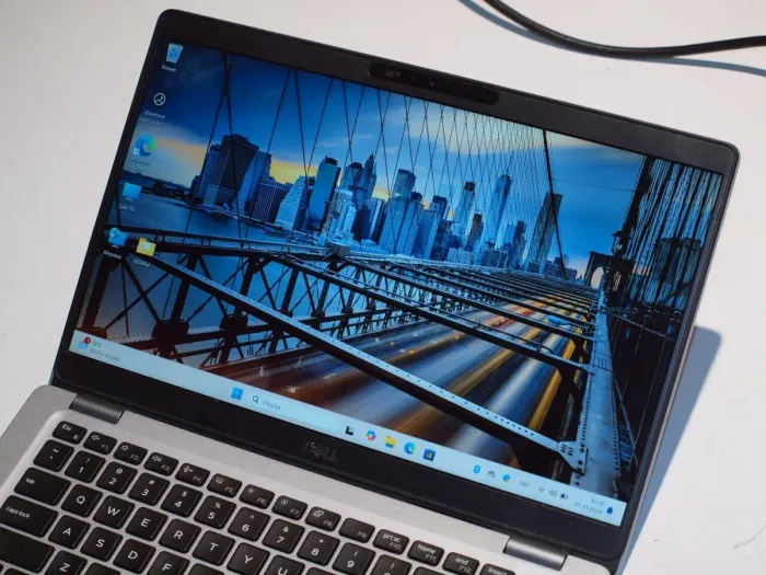 Ультрабук Б-клас Dell Latitude 5310 / 13.3" (1920x1080) IPS Touch / Intel Core i5-10310U (4 (8) ядра по 1.7 - 4.4 GHz) / 16 GB DDR4 / 256 GB SSD / UHD Graphics / WebCam / Win 11 Pro б/в - зображення 5