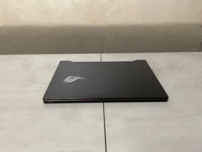 Ігровий ноутбук Asus ROG Zephyrus GX501VI-GZ020T / 15.6" (1920x1080) IPS / Intel Core i7-7700HQ (4 (8) ядра по 2,8 - 3,8 ГГц) / 16 ГБ DDR4 / 1000 ГБ SSD M.2 / nVidia GeForce GTX 1080 Max-Q, 8 ГБ GDDR5X, 256-біт / WebCam б/в - зображення 8