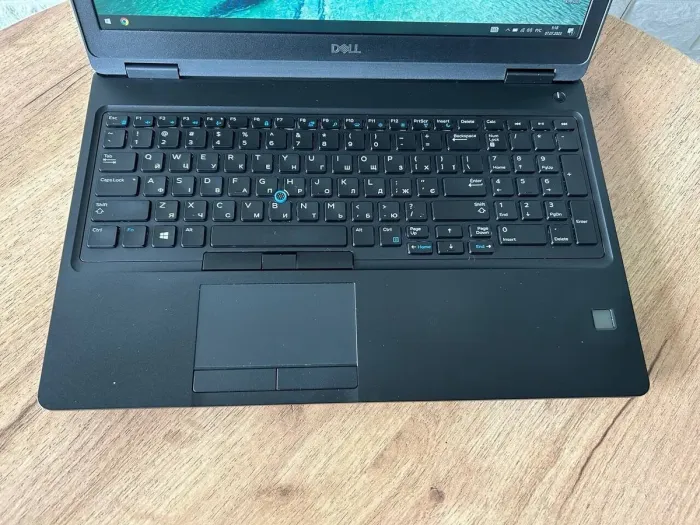 Ультрабук Dell Latitude E5590 / 15.6" (1366x768) TN / Intel Core i5-7300U (2 (4) ядра по 2.6 - 3.5 GHz) / 8 GB DDR4 / 250 GB SSD / Intel HD Graphics 620 / WebCam / HDMI б/в - зображення 3
