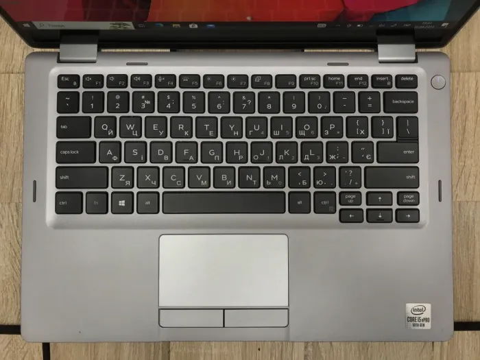 Ноутбук-трансформер Б-клас Dell Latitude 5310 2-in-1 / 13.3" (1920x1080) IPS Touch / Intel Core i5-10310U (4 (8) ядра по 1.7 - 4.4 GHz) / 8 GB DDR4 / 240 GB SSD M.2 / Intel UHD Graphics / WebCam / USB 3.2 / HDMI / Windows 10 б/в - зображення 4