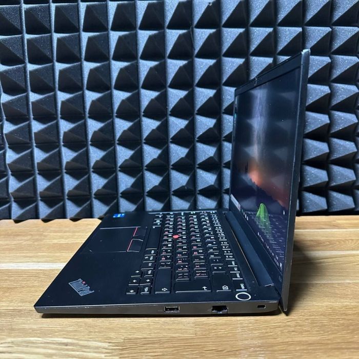 Ультрабук Б-клас Lenovo ThinkPad E14 Gen2 / 14" (1920x1080) IPS / Intel Core i5-1135G7 (4 (8) ядра по 4.2 GHz) / 8 GB DDR4 / 256 GB SSD / Intel Iris Xe Graphics / WebCam б/в - изображение 4