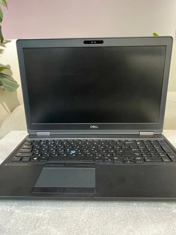 Ультрабук Б-клас Dell Latitude 5591 / 15.6" (1920x1080) TN / Intel Core i5-8300H (4 (8) ядра по 2.3 - 4.0 GHz) / 12 GB DDR4 / 256 GB SSD M.2 / Intel UHD Graphics 630 / WebCam / Win 10 б/в - зображення 2
