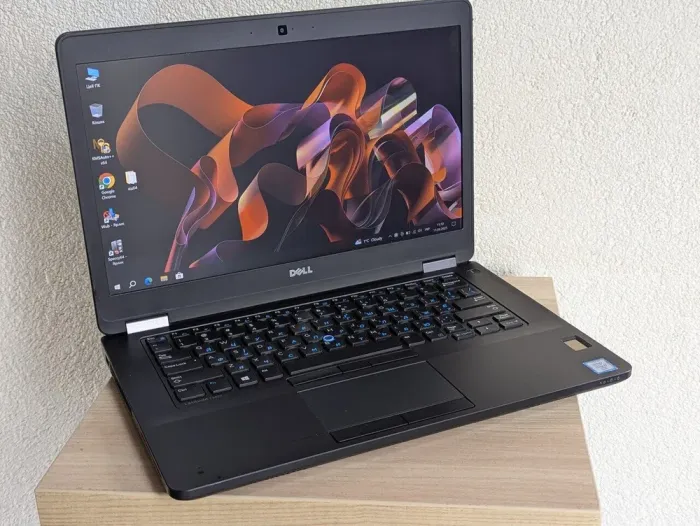 Ноутбук Б-клас Dell Latitude E5470 / 14" (1920x1080) TN / Intel Core i7-6820HQ (4 (8) ядра по 2.7 - 3.6 GHz) / 12 GB DDR4 / 128 GB SSD / Intel HD Graphics 530 / WebCam б/в - зображення 3