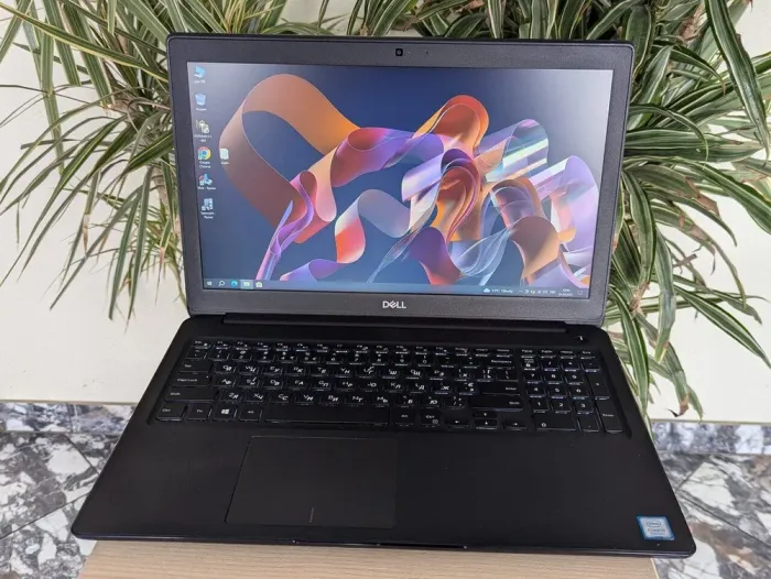 Ноутбук Б-клас Dell Latitude 3500 / 15.6" (1920x1080) TN / Intel Core i5-8265U (4 (8) ядра по 1.6 - 3.9 GHz) / 16 GB DDR4 / 256 GB SSD / Intel UHD Graphics 620 / WebCam б/в - зображення 2