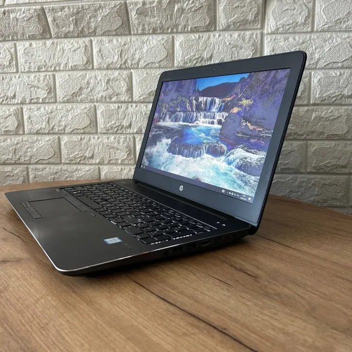Мобільна робоча станція Б-клас HP Zbook 15 G3 / 15.6" (1920x1080) TN / Intel Xeon E3-1505M v5 (4 (8) ядра по 2.8 - 3.7 GHz) / 16 GB DDR4 / 256 GB SSD / nVidia Quadro M1000M, 2 GB GDDR5, 128-bit / WebCam б/в - зображення 5