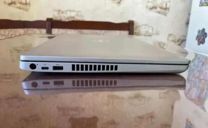 Ультрабук Dell Latitude 5510 / 15.6" (1920x1080) IPS / Intel Core i7-10810U (6 (12) ядер по 1.1 - 4.9 GHz) / 16 GB DDR4 / 256 GB SSD / Intel UHD Graphics for 10th Generation / WebCam б/в - зображення 6