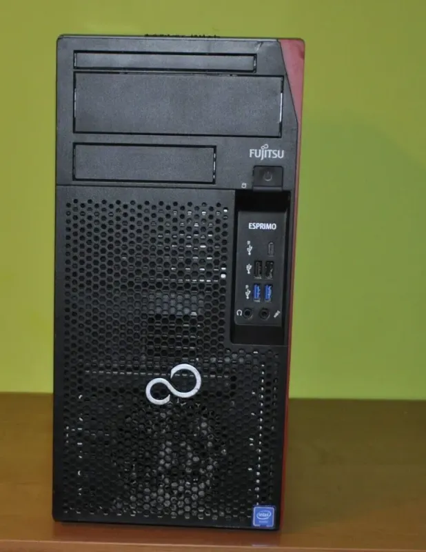 Комп'ютер Fujitsu Esprimo P758 E85 Tower / Intel Core i3-8100 (4 ядра по 3.6 GHz) / 16 GB DDR4 / 240 GB SSD + 500 GB HDD / Intel UHD Graphics 630 / Windows 11 Pro б/в - зображення 3