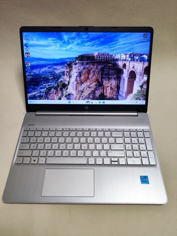 Ноутбук HP 15-dy2791wm / 15.6" (1366x768) TN / Intel Core i3-1115G4 (2 (4) ядра по 4.1 GHz) / 16 GB DDR4 / 512 GB SSD / Intel UHD Graphics / WebCam б/в - зображення 2