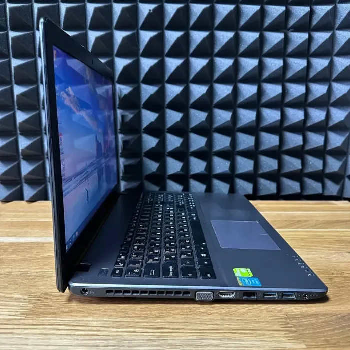 Ноутбук Asus A550L / 15.6" (1366x768) TN / Intel Core i7-4510U (2 (4) ядра по 2.0 - 3.1 GHz) / 8 GB DDR3 / 1000 GB HDD / nVidia GeForce 820M, 2 GB GDDR3, 64-bit / WebCam / DVD-ROM б/в - зображення 5