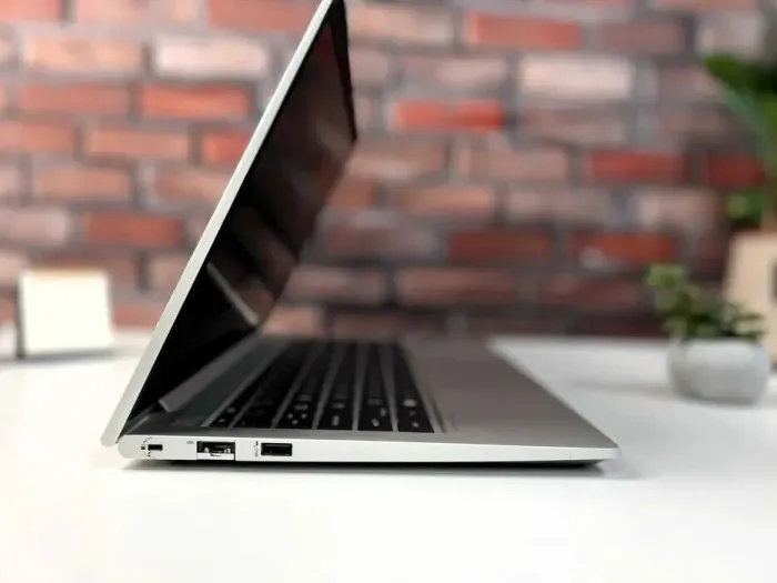 Ультрабук HP ProBook 440 G8 / 14" (1366x768) TN / Intel Core i5-1135G7 (4 (8) ядра по 2.4 - 4.2 GHz) / 16 GB DDR4 / 256 GB SSD / Intel Iris Xe Graphics / WebCam / Win 10 Pro б/в - зображення 4