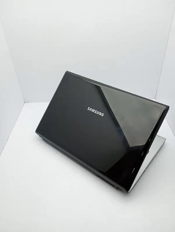 Ноутбук Samsung R518 / 15.6" (1366x768) TN / Intel Pentium T4300 (2 ядра по 2.1 GHz) / 4 GB DDR3 / 320 GB HDD / Intel HD Graphics б/в - зображення 7