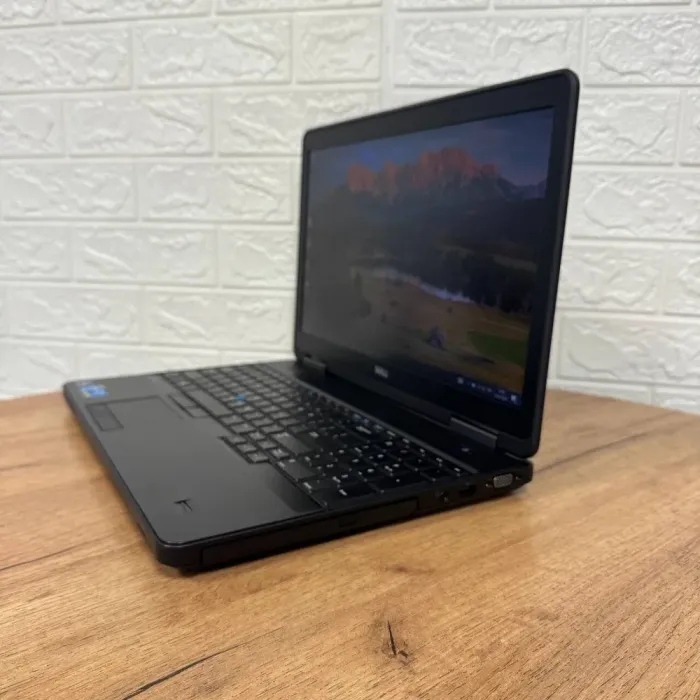 Ноутбук Dell Latitude E5540 / 15.6" (1920x1080) TN / Intel Core i7-4600U (2 (4) ядра по 2.1 - 3.3 GHz) / 8 GB DDR3 / 256 GB SSD / nVidia GeForce GT 720M, 2 GB DDR3, 64-bit / WebCam б/в - зображення 5