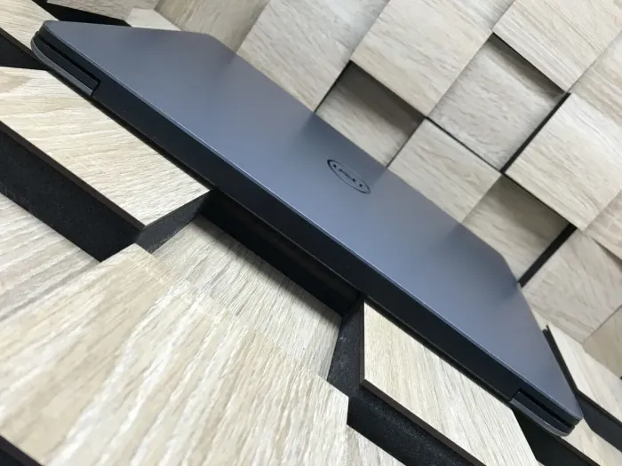 Ноутбук Б-клас Dell Vostro 5581 / 15.6" (1920x1080) IPS / Intel Core i5-8265U (4 (8) ядра по 1.6 - 3.9 GHz) / 8 GB DDR4 / 256 GB SSD M.2 / Intel UHD Graphics 620 / WebCam / HDMI / Windows 10 б/в - зображення 7