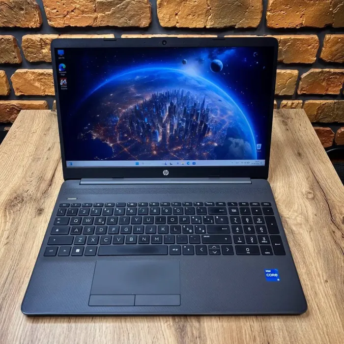 Ноутбук Б-клас HP 250 G9 (6F216EA) / 15.6" (1920x1080) IPS / Intel Core i5-1235U (10 (12) ядер по 3.3 - 4.4 GHz) / 16 GB DDR5 / 512 GB SSD / Intel Iris Xe Graphics / WebCam / HDMI б/в - зображення 2