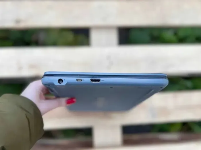 Нетбук Dell Latitude 3120 / 11.6" (1366x768) TN / Intel Pentium Silver N6000 (4 ядра по 1.1 - 3.3 GHz) / 8 GB DDR4 / 128 GB SSD M.2 / Intel UHD Graphics / WebCam / Windows 10 Pro б/в - зображення 3