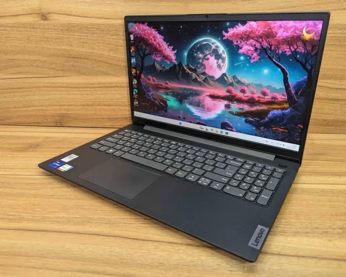 Ультрабук Lenovo V15 G4 IRU / 15.6" (1920x1080) IPS / Intel Core i7-1355U (10 (12) ядер по 3.7 - 5.0 GHz) / 16 GB DDR4 / 512 GB SSD / Intel Iris Xe Graphics / WebCam / Windows 11 б/в - зображення 5