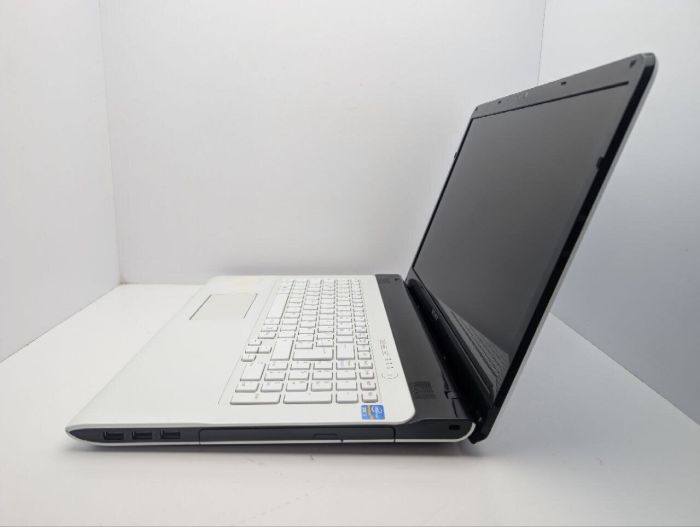 Ноутбук Sony SVE-171G12M / 17.3" (1600x900) TN / Intel Core i3-3120M (2 (4) ядра по 2.5 GHz) / 8 GB DDR3 / 1000 GB HDD / Intel HD Graphics 4000 / WebCam / DVD-ROM б/в - зображення 5