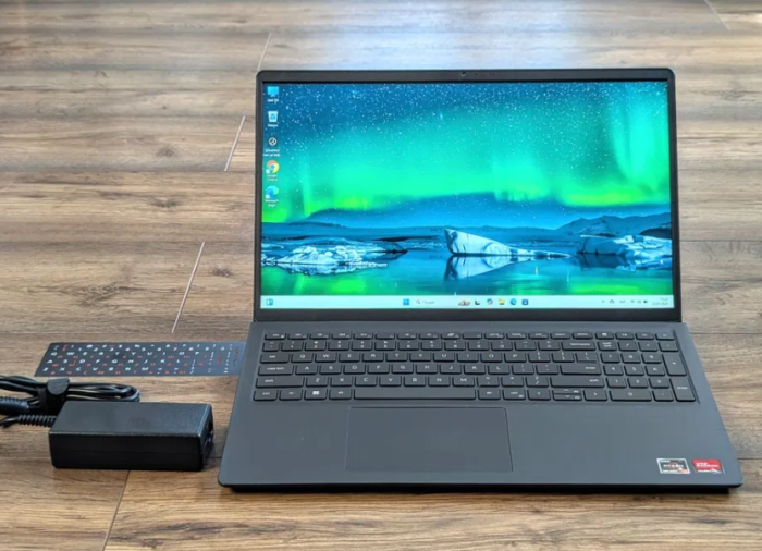 Ультрабук Dell Inspiron 15 3525 / 15.6" (1920x1080) IPS / AMD Ryzen 5 5625U (6 (12) ядер по 2.3 - 4.3 GHz) / 16 GB DDR4 / 512 GB SSD / AMD Radeon Vega 7 Graphics / WebCam / Win 11 б/в - зображення 2