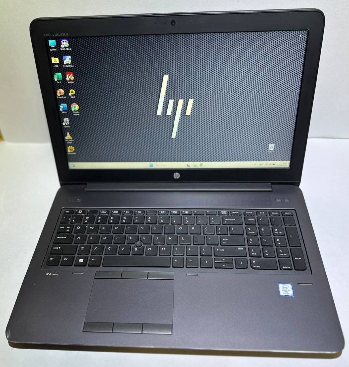 Ноутбук Б-клас HP ZBook 15 G4 / 15.6" (1920x1080) TN / Intel Core i7-7820HQ (4 (8) ядра по 2.9 - 3.9 GHz) / 16 GB DDR4 / 512 GB SSD / Intel HD Graphics 630 / WebCam / Win 11 Pro б/в - зображення 2
