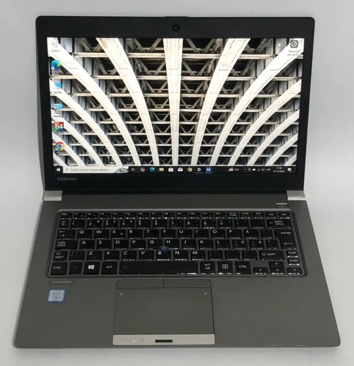 Ноутбук Б-клас Toshiba Portege Z30-C / 13.3" (1920x1080) IPS / Intel Core i5-6300U (2 (4) ядра по 2.4 - 3.0 GHz) / 8 GB DDR3 / 128 GB SSD / Intel HD Graphics 520 / WebCam / Win 10 Pro б/в - зображення 2