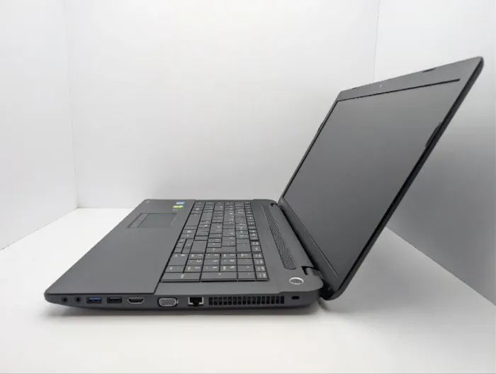 Ноутбук Toshiba Satellite C70-A / 17.3" (1600x900) TN / Intel Core i3-3120M (2 (4) ядра по 2.5 GHz) / 6 GB DDR3 / 500 GB HDD / nVidia GeForce 710M, 1 GB GDDR3, 64-bit / WebCam / DVD-ROM б/в - зображення 5