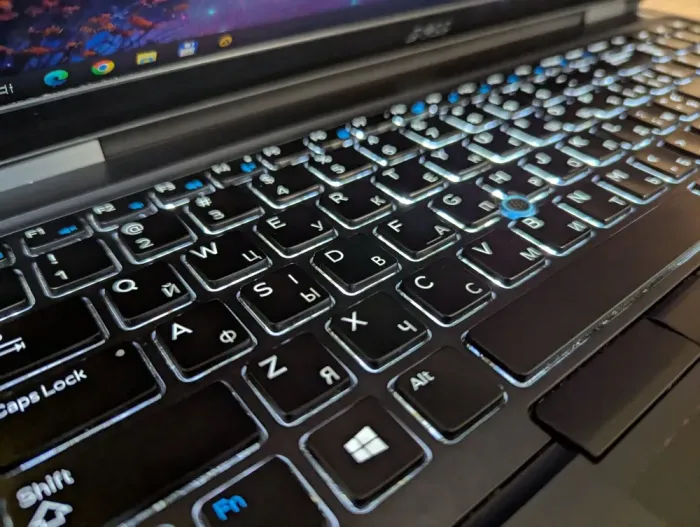 Ноутбук Б-клас Dell Latitude E5550 / 15.6" (1920x1080) IPS / Intel Core i5-5300U (2 (4) ядра по 2.3 - 2.9 GHz) / 8 GB DDR3 / 240 GB SSD / Intel HD Graphics 5500 / WebCam / Windows 10 б/в - зображення 6