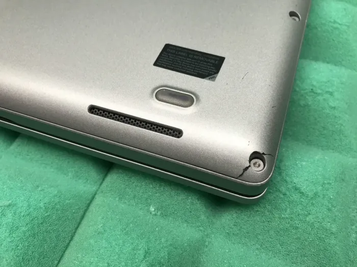 Ультрабук Б-клас Dell Latitude 5410 / 14" (1366x768) TN / Intel Core i5-10310U (4 (8) ядра по 1.7 - 4.4 GHz) / 8 GB DDR4 / 256 GB SSD M.2 / Intel UHD Graphics / WebCam / USB 3.1 / HDMI / Windows 10 б/в - зображення 10