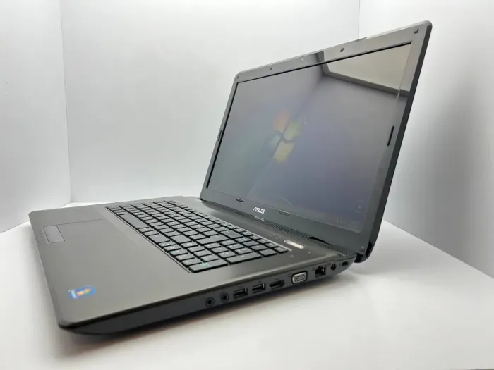 Ноутбук Asus K72RJ / 17.3 (1600x900) TN / Intel Core i3-350M (2 (4) ядра по 2.3 GHz) / 4 GB DDR4 / 750 GB HDD / AMD Radeon HD 5470, 1 GB, GDDR5, 64-bit / WebCam б/в - зображення 4