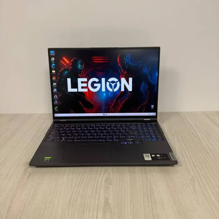 Ігровий ноутбук Б-класу Lenovo Legion 5 Pro 16ARH7H / 16" (2560x1600) IPS / AMD Ryzen 7 6800H (8 (16) ядер по 3,2 - 4,7 ГГц) / 16 ГБ DDR5 / 1000 ГБ SSD NVMe / nVidia GeForce RTX 3070 Ti, 8 ГБ GDDR6, 256-bit / WebCam б/в - зображення 2