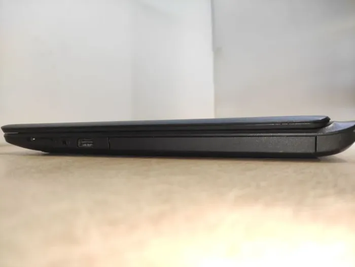 Ноутбук Acer Aspire ES1-533 / 15.6" (1366x768) TN / Intel Pentium N4200 (4 ядра по 1.1 - 2.5 GHz) / 4 GB DDR3 / 120 GB SSD / Intel HD Graphics 505 / WebCam б/в - зображення 5