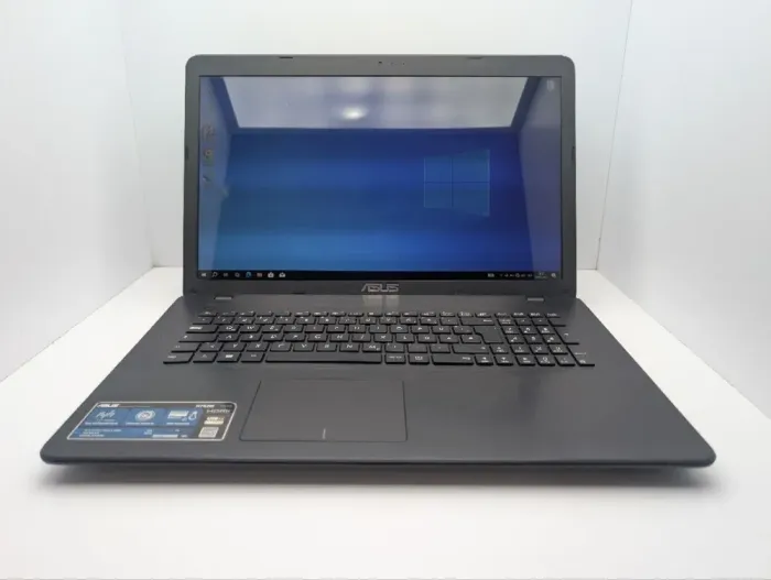 Ноутбук Asus R752M / 17.3" (1600x900) TN / Intel Pentium N3540 (4 ядра по 2.16 - 2.66 GHz) / 8 GB DDR3 / 240 GB SSD / Intel HD Graphics / WebCam / DVD-ROM б/в - зображення 2