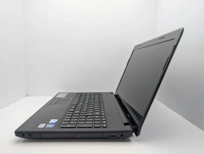 Ноутбук Lenovo G570 / 15.6" (1366x768) TN / Intel Core i3-2350M (2 (4) ядра по 2.3 GHz) / 8 GB DDR3 / 320 GB HDD / Intel HD Graphics 3000 / WebCam / DVD-ROM б/в - зображення 5