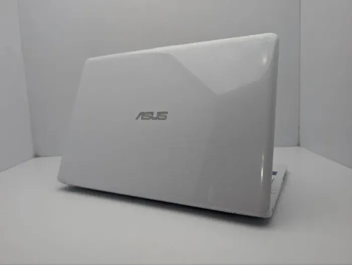 Нетбук Asus X207N / 11.6" (1366x768) TN / Intel Celeron N3350 (2 ядра по 1.1 - 2.4 GHz) / 2 GB DDR3 / 30 GB SSD / Intel HD Graphics 500 / WebCam б/в - зображення 8