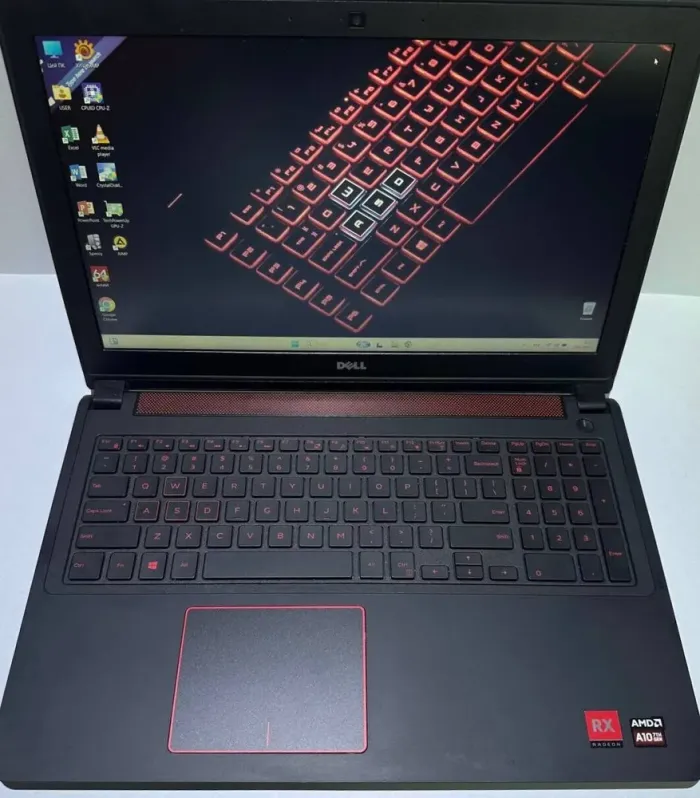 Ігровий ноутбук Dell Inspiron 15 5576 / 15.6" (1920x1080) TN / AMD A10-9630P (4 ядра по 2.6 - 3.3 GHz) / 16 GB DDR4 / 128 GB SSD + 500 GB HDD / AMD Radeon RX 460, 4 GB GDDR5, 128-bit / WebCam / Win 11 б/в - зображення 2