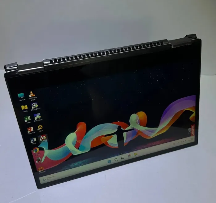 Ігровий ноутбук-трансформер Б-клас Lenovo Yoga 720-15IKB / 15.6" (1920x1080) IPS Touch / Intel Core i7-7700HQ (4 (8) ядра по 2.8 - 3.8 GHz) / 16 GB DDR4 / 256 GB SSD / nVidia GeForce GTX 1050, 2 GB GDDR5, 128-bit / WebCam / Win 10 б/в - зображення 3